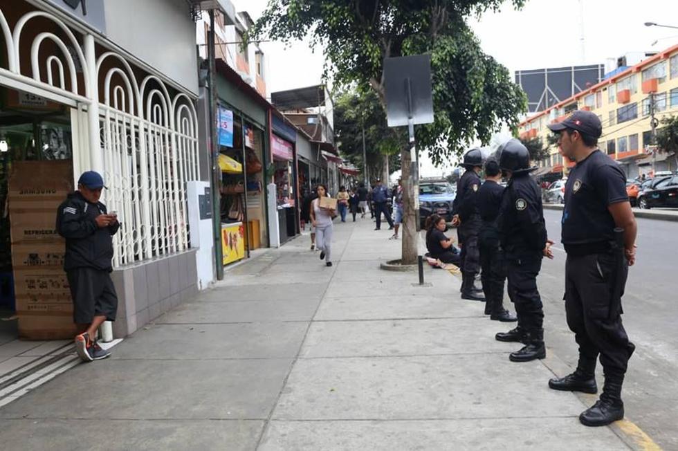Los ambulantes estaban apostados en las cuadras 19, 20 y 21 de la avenida España, en Trujillo. (Alan Benites)