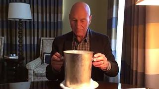 ‘Ice Bucket Challenge’: Sir Patrick Stewart te enseña a cumplir el reto con clase