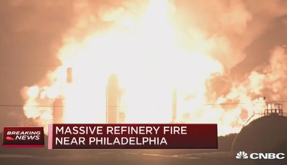 Impresionantes imágenes de una explosión en una refinería de Filadelfia. (Foto: Captura de TV)