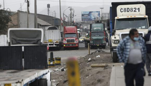 Sigue el diálogo entre el MTC con transportistas de carga pesada que acatan paro a nivel nacional desde el 18 de julio. Foto: Jorge Cerdan / El Comercio
