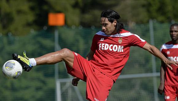 Radamel Falcao ya entrena con su nuevo club, el Mónaco. (AFP)