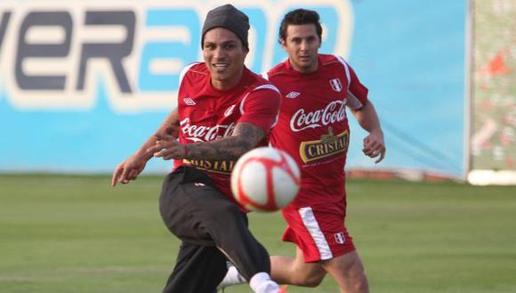 AFINA LA PUNTERIA. Guerrero confía en regalarle un triunfo al Perú este domingo ante Colombia. (Eddy Lozano/USI)