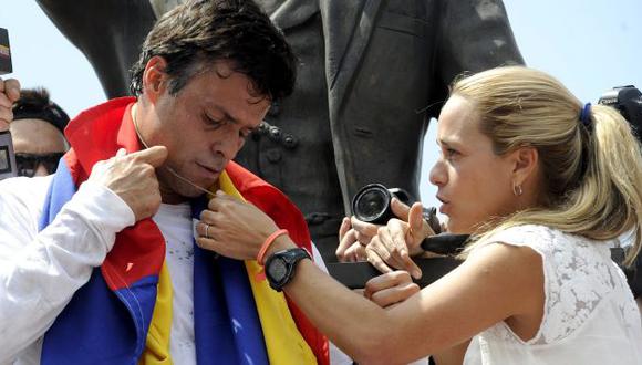 Leopoldo López irá a juicio acusado de instigar la violencia en el marco de las protestas antigubernamentales. (AFP)