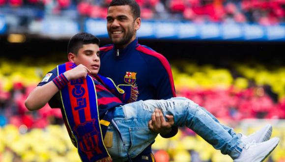 Barcelona: Este es el conmovedor gesto de Dani Alves con un hincha invidente. (Getty Images)