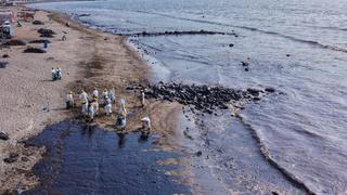Sernanp instala barrera de contención de 300 metros en playa de Ventanilla tras derrame