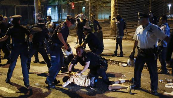 Policía redujo a los revoltosos. (Reuters)