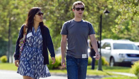 Mark Zuckerberg y su esposa, Priscilla Chan, fueron los más generosos en EEUU en 2013. (AP)