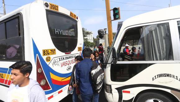 Indecopi multó a nueve empresas de transporte por no cumplir el cobro del medio pasaje. (Luis Centurión/Perú21)