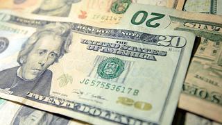 El dólar cierra a la baja en mercado local tras declaraciones del presidente FED