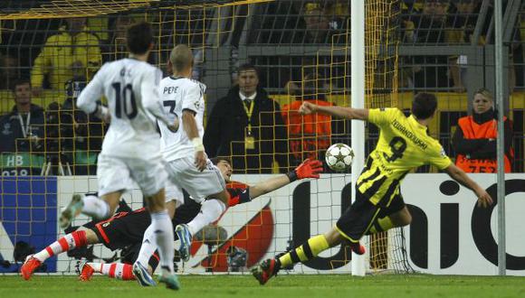 GOLAZO. Lewandowski pone el primero ante Casillas. (Reuters)