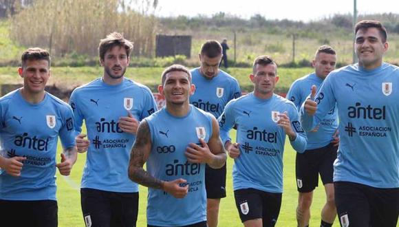 La selección de Uruguay trabajó con diez futbolistas antes de medirse a Perú. (Foto: @Uruguay)