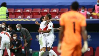 ¡No podía faltar el abrazo! Así celebró André Carrillo frente en el Perú vs. Venezuela