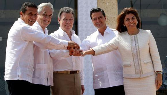 Foto oficial con los mandatarios de la Alianza y la presidenta de Costa Rica, quien quiere integrar el grupo. (EFE)