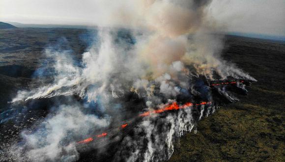 Erupción volcánica cerca de la capital de Islandia (AFP)