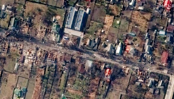 Esta imagen satelital del folleto publicada por Maxar Technologies el 4 de abril de 2022 muestra una vista de la calle Yablonska en Bucha, Ucrania, el 18 de marzo de 2022. (Foto: Satellite image 2022 Maxar Technologies / AFP)