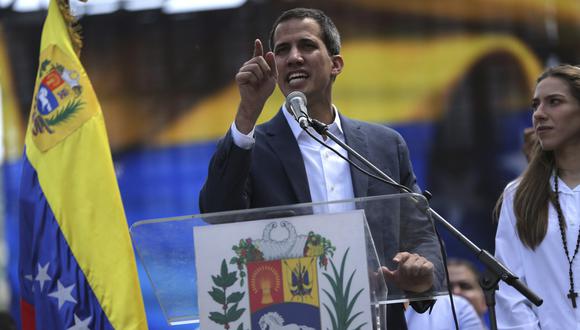 Juan Guaidó se enfrenta a la dictadura de Maduro en Venezuela. (Foto: AP)