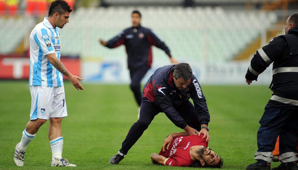 En abril de 2012, Piermario Morosini (25) del Livorno de la Serie B italiana falleció de un ataque cardíaco. (AFP)