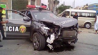 Los Olivos: Tres heridos tras choque entre patrullero y minivan