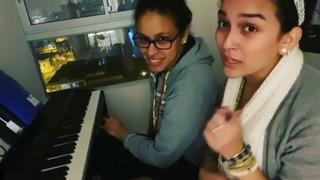 Daniela Darcourt y su directora musical demuestran increíble destreza en el piano en divertido video