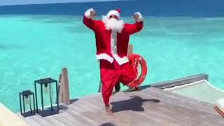 YouTube: El baile de Patrice Evra vestido de Papá Noel que se volvió rival en Navidad [VIDEO]