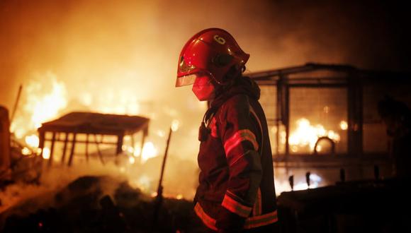Bomberos atiende un incendio en taller situado en San Martín de Porres y controlaron otro incendio en Miraflores. (Foto: GEC)