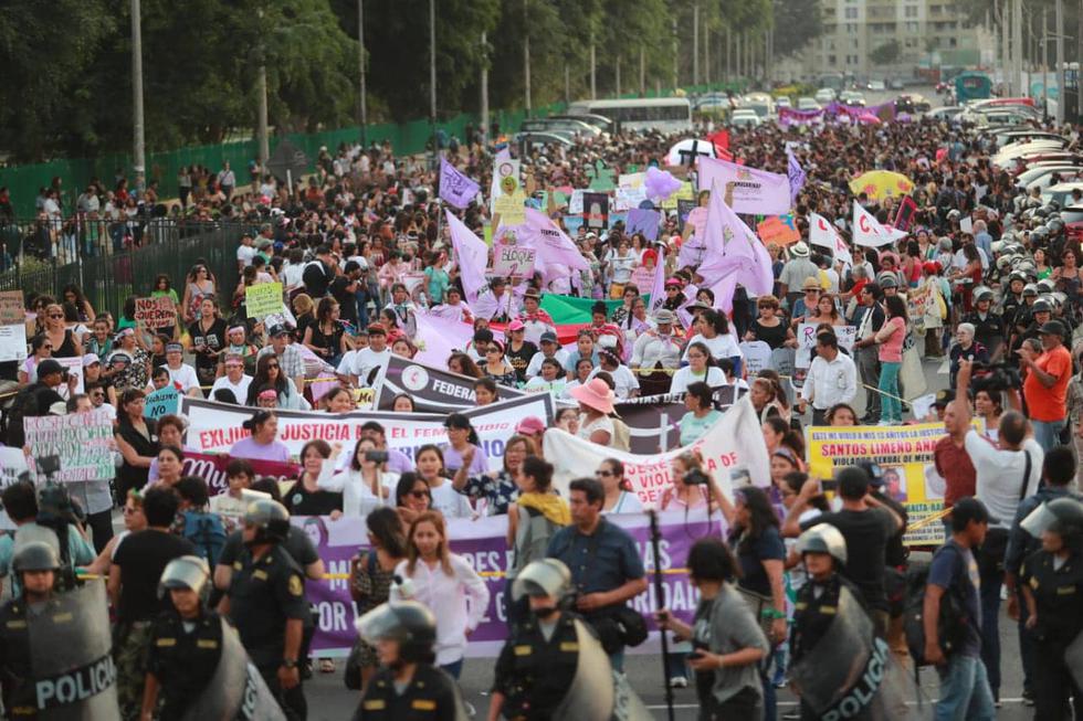 Así se desarrolla la marcha en Lima por el Día de la Mujer. (Foto: Lino Chipana)