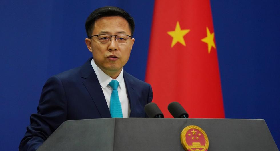 El portavoz del Ministerio de Relaciones Exteriores de China, Zhao Lijian, habla durante una conferencia de prensa diaria en Beijing. (EFE/EPA/WU HONG).