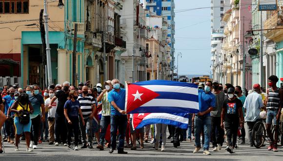 Manifestantes en La Habana piden libertad al gobierno comunista. EFE