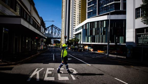 La “difícil decisión” de alargar el confinamiento en Sídney y de la imposición de otras restricciones en el resto de Nueva Gales del Sur, se debe a que muchos de los casos de COVID-19 estuvieron en contacto con la comunidad durante su período infeccioso. (Foto: Patrick HAMILTON / AFP)