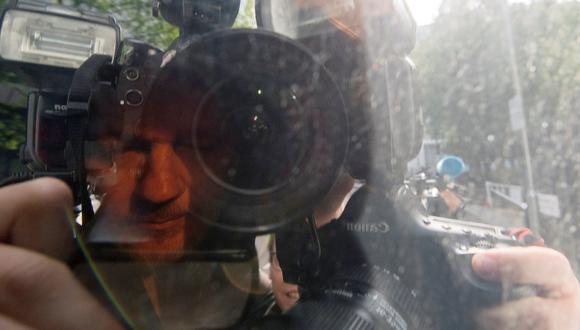 Julian Assange a su llegada al tribunal de Southwark. (Foto: EFE)