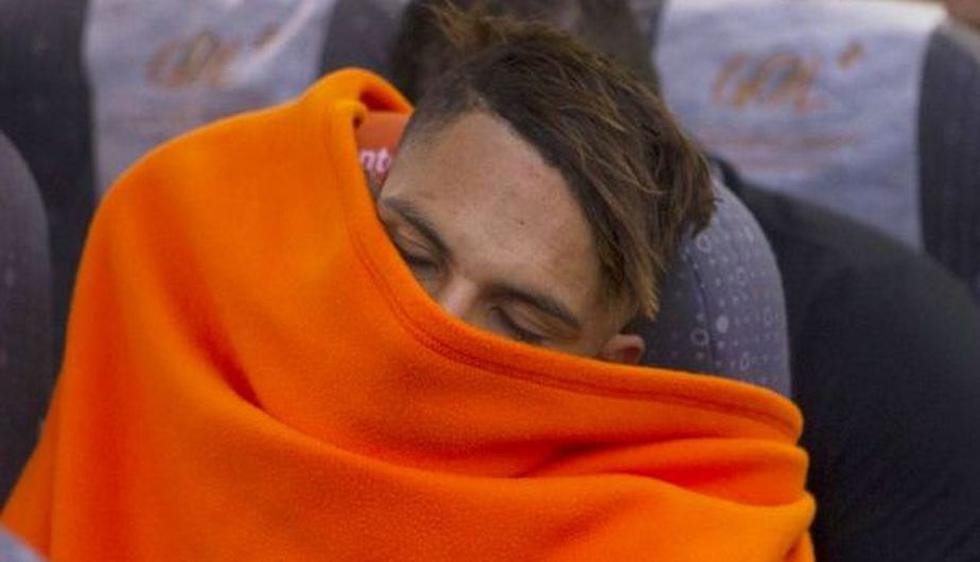 Paolo Guerrero fue amarrado a un asiento por su fobia a viajar en avión. (Corinthians)