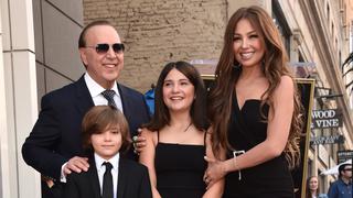 Tommy Mottola, esposo de Thalía, recibe estrella en Paseo de la fama