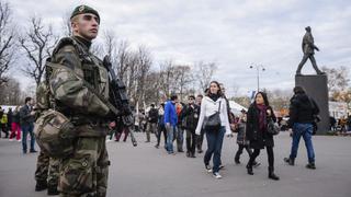 Francia: Movilizan a más de 100 mil policías como medida preventiva [Fotos]