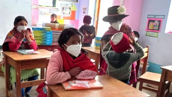 En la provincia de Castilla, en Arequipa, 14 escuelas ofrecen clases presenciales; y que actualmente más de 2000 centros educativos ya trabajan en esta modalidad.  (Foto: Minedu)