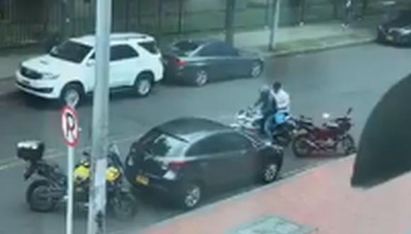 El noticiero del canal City TV reveló otras imágenes que muestran cómo, cuadras adelante, los dos hombres fueron capturados por una patrulla de la policía. (Foto: Captura)
