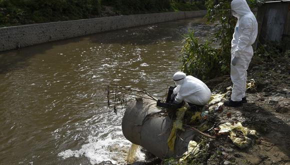 Ministerio de Vivienda: Monitoreo de aguas residuales permite anticipar tendencia de contagios de Covid-19. (Foto referencial: Prakash MATHEMA / AFP).
