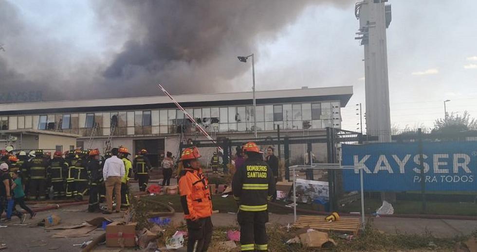 Incendio en fábrica textil de Renca, en Chile. (Bomberos de Chile)