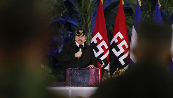El presidente de Nicaragua, Daniel Ortega, pronunciando un discurso durante la conmemoración del 43 aniversario de la fundación del Ejército de Nicaragua, en la Plaza de la Revolución en Managua, el 2 de septiembre de 2022. (Foto de Jairo CAJINA / Presidencia de Nicaragua / AFP)