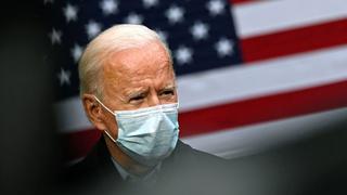 Joe Biden dice que el próximo debate no debe realizarse si Trump sigue enfermo