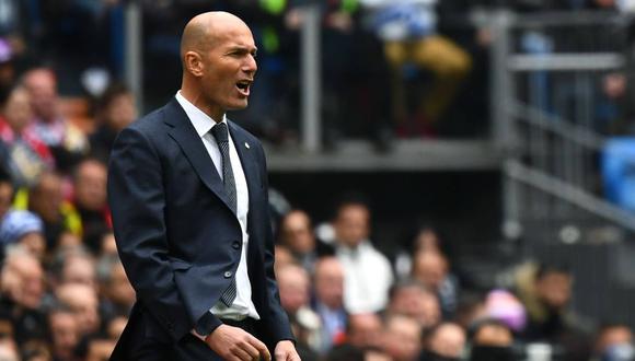 Zinedine Zidane recordó la cantidad de trofeos ganados por Real Madrid en La Liga y los comparó con los de Barcelona. (Foto: AFP)