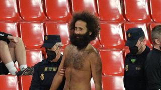 Manchester United vs. Granada: sujeto desnudo interrumpió el encuentro por Europa League