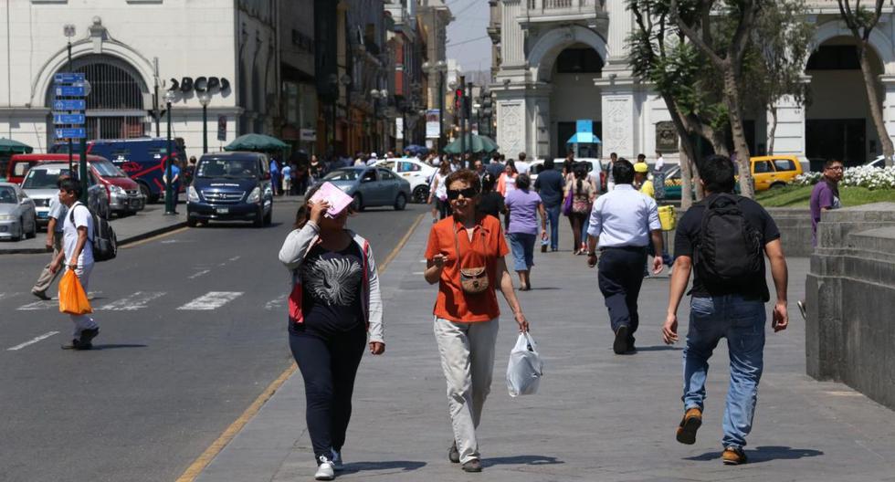 Para este jueves, el Senamhi advirtió que el índice máximo UV en Lima alcanzará el nivel 15, especialmente cerca del mediodía. (GEC)