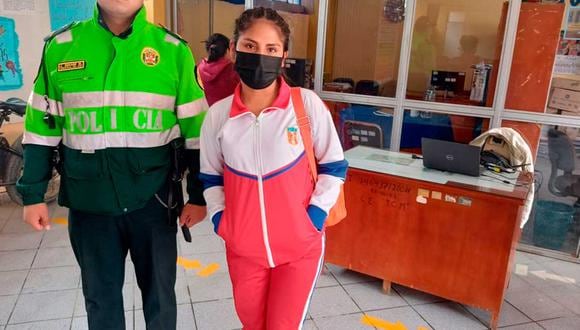 Mujer de 20 años se infiltra en aula de quinto año de secundaria en Huancayo