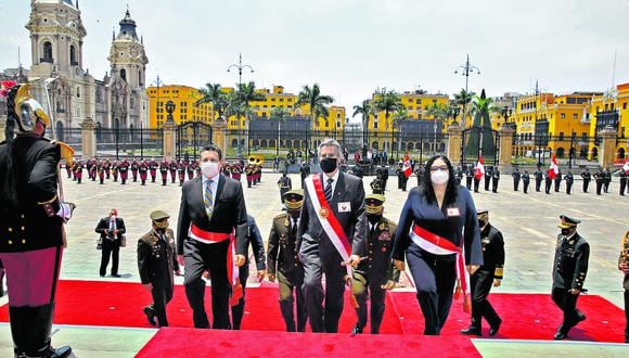 Presidente Francisco Sagasti, es reconocido como Jefe Supremo de las Fuerzas Armadas y de la Policía Nacional del Perú.