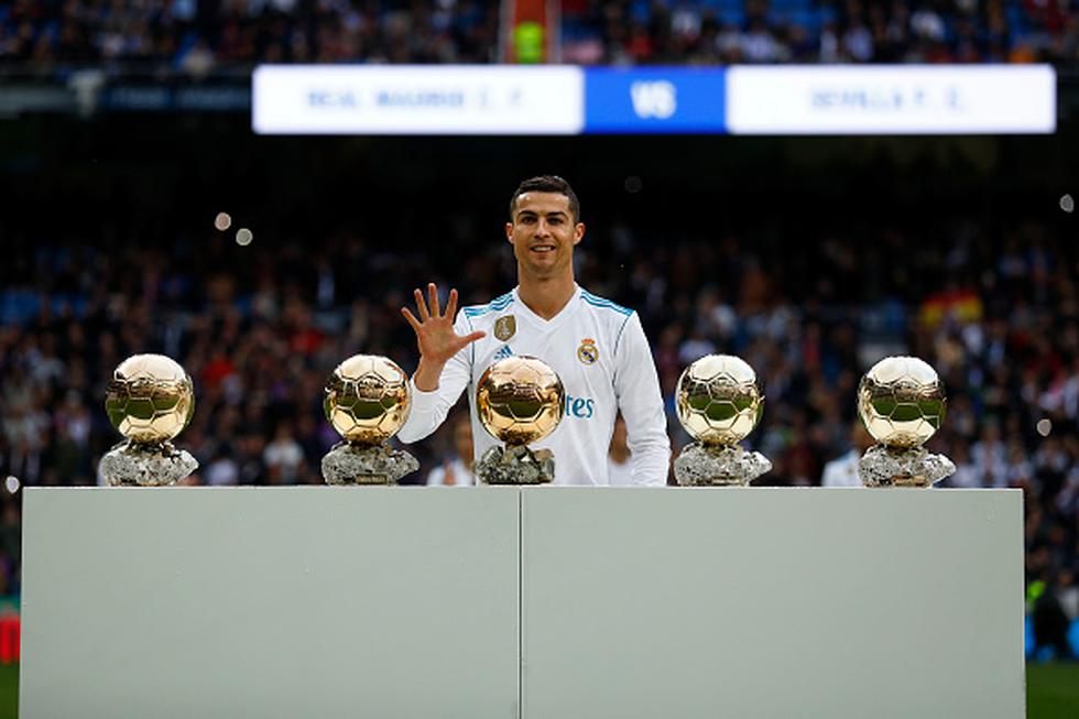 El crack portugués Cristiano Ronaldo, presentó sus cinco Balones de Oro a los fanáticos madridistas. (Getty Images)