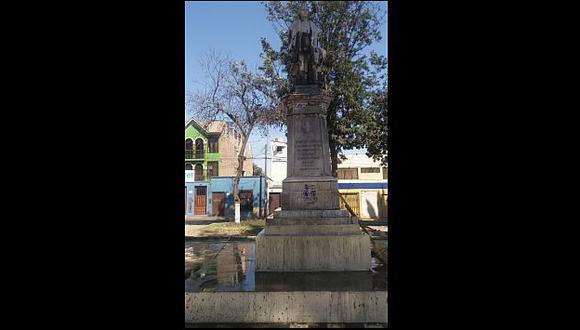 Tacna: Vándalos dañan monumento de Cristóbal Colón con aceite quemado. (Richard Luna)