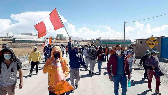 El corredor minero lleva 28 días bloqueado en Espinar, afectando a peruanos de seis regiones.