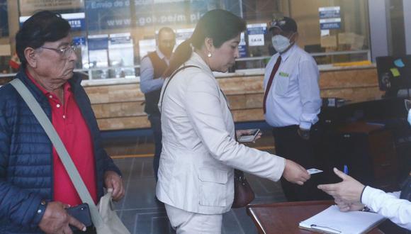 Betssy Chávez a su ingreso a la fiscalía este sábado 10 de diciembre. La abogada era la presidenta del Consejo de Ministros al momento del golpe de Estado de Castillo. Foto: Hugo Corotto / GEC