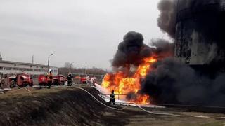 Ucrania bombardea depósito de gasolina en Rusia, dice gobernador local