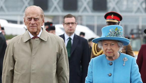 La reina Isabel II del Reino Unido y el príncipe Felipe. (Foto: AFP)